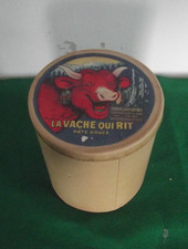 ANCIENNE BOITE EN CARTON VACHE