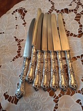 lot de 8 couteaux de table Reed & Barton - Modèle Les cinq fleurs. 