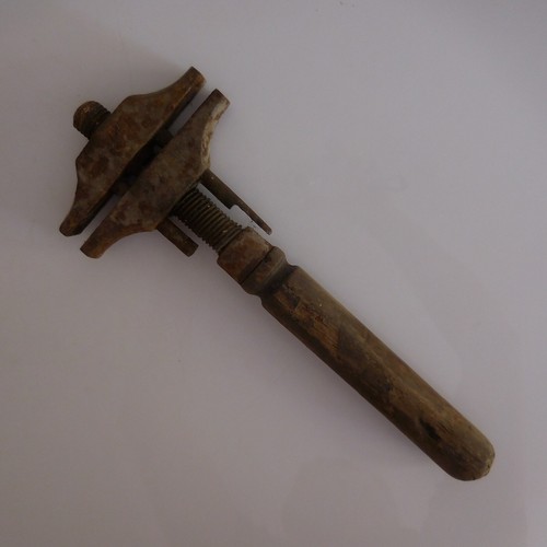 Clef anglaise molette - clef, bois