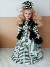 POUPEE VICTORIENNE  VINTAGE PORCELAINE ROBE LONGUE  CHAPEAU SAC  H 42CM +SUPPORT