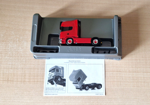 Tracteur routier neutre - , rouge