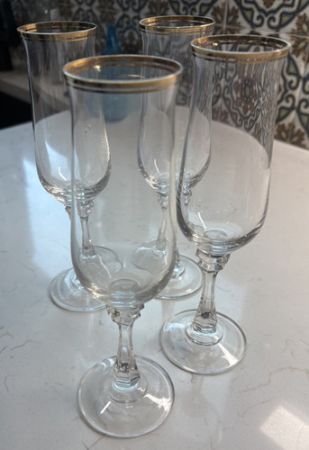 Gold tipped champagne flutes - 4,