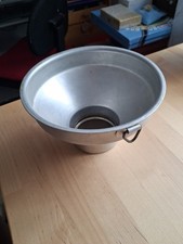 Ancien entonnoir / couloir à lait en aluminium / Pour bidons à lait