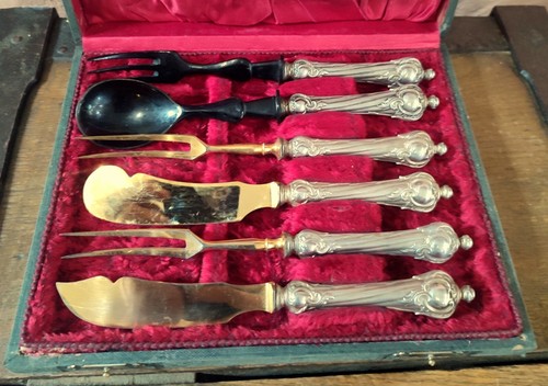 Coffret pièces service à - service,