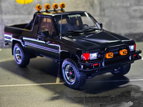 Toyota hilux sr5 black - hilux,