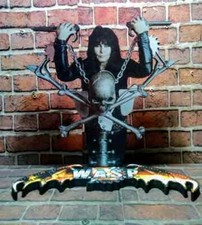 BLACKIE LAWLESS - GUÊPE - FIGURINE EN BOIS II 22 cm vinyle/plot en panneaux d...