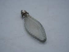 FLACON OU VINAIGRETTE EN ARGENT MASSIF ET CRISTAL