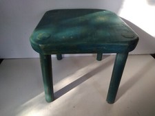 Tabouret ancien en bois recyclé.
