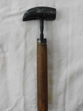 Marteau brochoir, outils