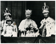 Londres 1937, la famille royale  Vintage silver print, One of the first of man