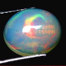 Opale multicolore, cabochon