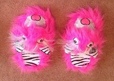 GIRLS JUSTICE MONSTER SLIPPERS SIZE 4 / 5 FAUX FUR PINK SEQUINS GLITTER EXC!!!