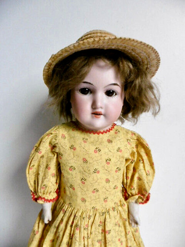 Jolie poupée ancienne - poupÉe,