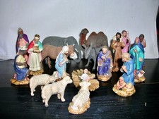 Ancienne Crèche nantaise Devineau : 11 personnages & 7 animaux