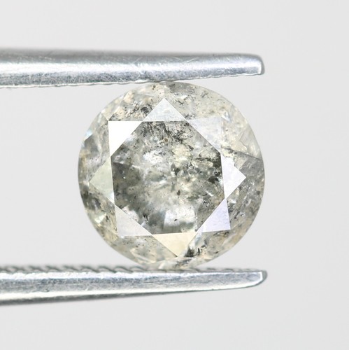 Diamant rond taillé brillant