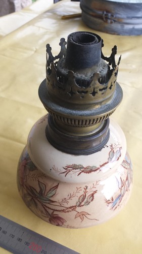 Ancienne lampe pétrole en - ancienne, à