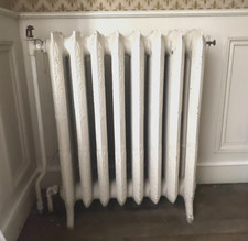 Radiateurs Ancien Fleuri   En Fonte de fer huit lames . XX siècle .