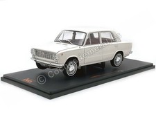 1970 Fiat 124 (Seat 124) Blanco 1:18 IXO Models 18CMC205OP.24