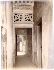 France, Nancy, entrée d'une maison, décoration sculptures, ornements  vinta