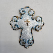 Croix murale en émaux bleus et dorés sur cuivre signée René Bonhomme XXème