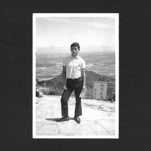 Homme chic élégant pose vue - pose,