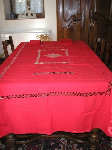 Nappe brodée main