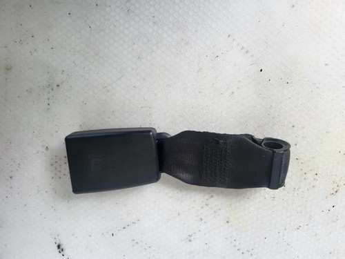 Attache ceinture arriere droit