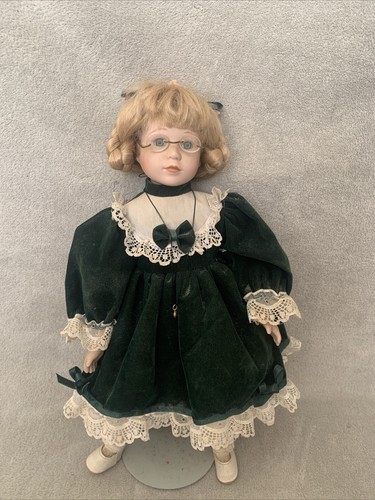 Poupée porcelaine socle - poupée, en
