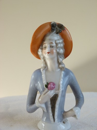 Demi figurine porcelaine