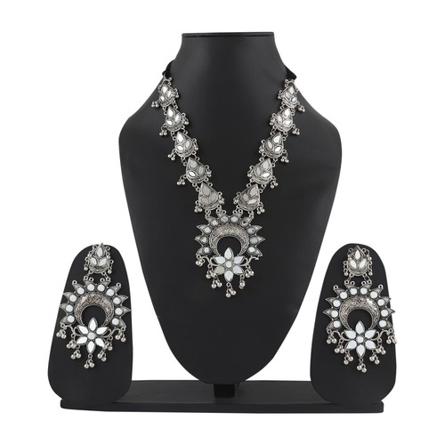Ensemble boucles oreilles et - boucles, d'oreilles