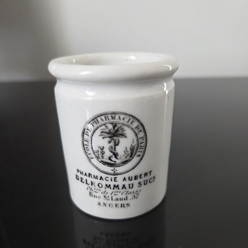 Ancien pot pharmacie - a, milieu