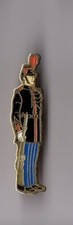 pin's tenue militaire - uniforme militaria (version non signée)