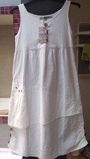 Robe blanche sans manche