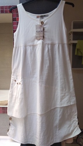 Robe blanche sans - , manche