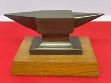Ancienne petite enclume d'orfèvre joaillier bijoutier en métal sur socle bois