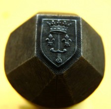 Ancienne matrice/ outil ( A2636) 69g Blason couronne fleurs de lys epée