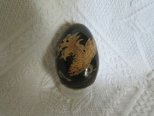 oeuf à décor de dragon