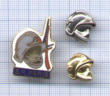 Lot de 3 Pin's Sapeurs Pompiers / Brigade de Paris BSPP / casques en relief