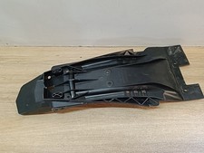 UN CACHE PASSAGE DE ROUE ARRIERE MOTO RIEJU 50 MRT 2022 BLACK SERIES 00000605301