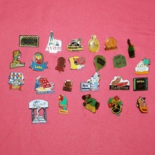 Lot 24 pin's vintage