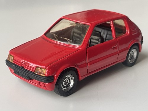 Peugeot 205 rouge - peugeot,