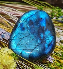 Galet en Labradorite bleue