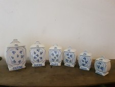 Ancien service à épices en céramique, 6 pots avec couvercles. Décor bleuets.