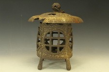 Ancienne lanterne suspendue style wabi sabi fer foncé outil de jardin japonais