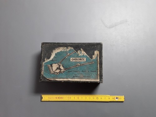 Ancienne tondeuse manuelle - tondeuse,