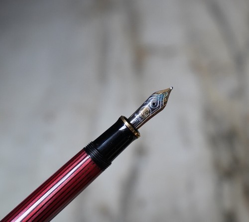 Magnifique stylo plume - plume, pelikan