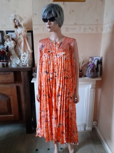 Superbe robe high use - use, by
