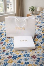Boite DIOR  27x27x4 cm+ Sac