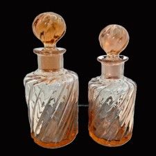 Paire de flacons en vieux rose Baccarat.