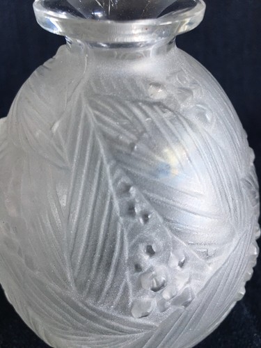 Joli petit vase satiné